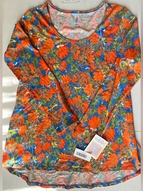 Lularoe Lynnae Tee - Size Large